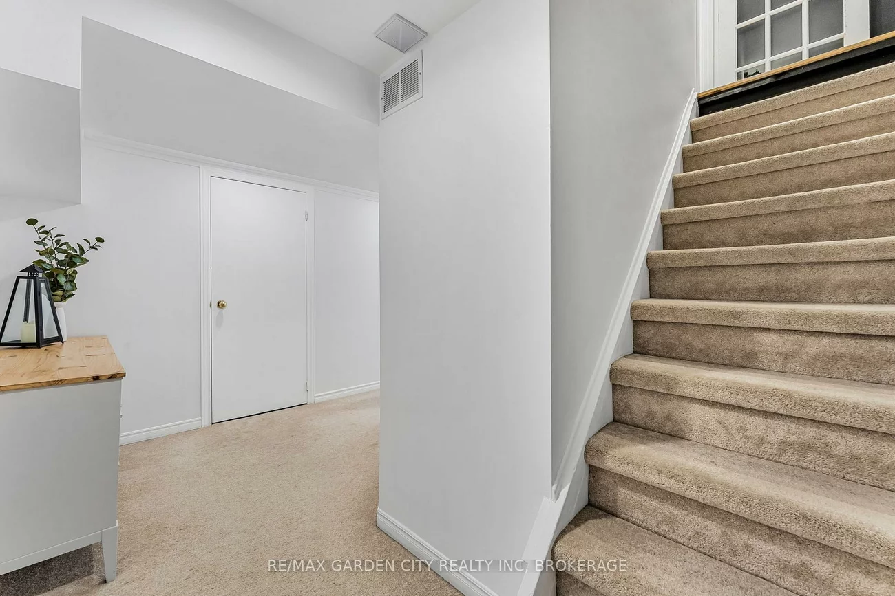 672, Irwin, Huron Heights-Leslie Valley, Newmarket