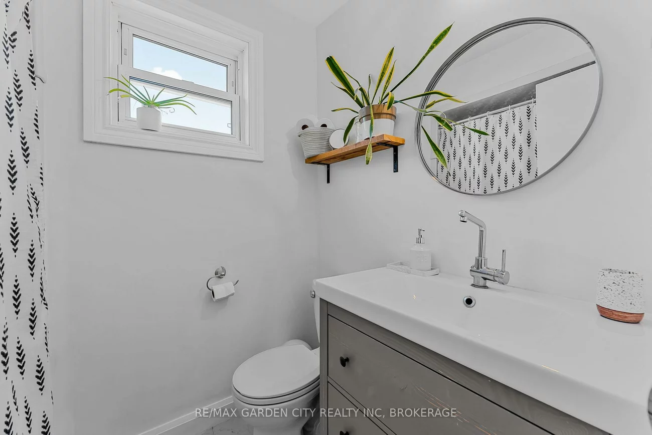 672, Irwin, Huron Heights-Leslie Valley, Newmarket