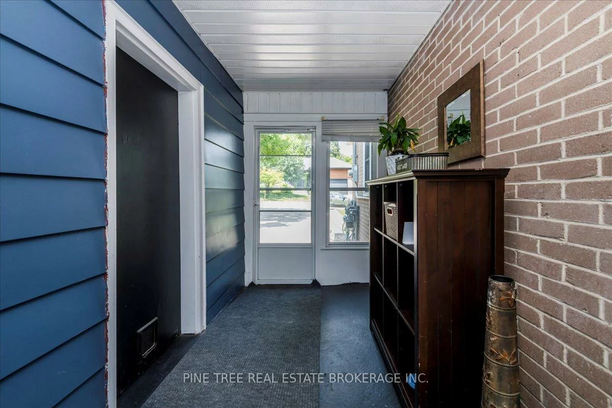 164, Avenue, Central Newmarket, Newmarket