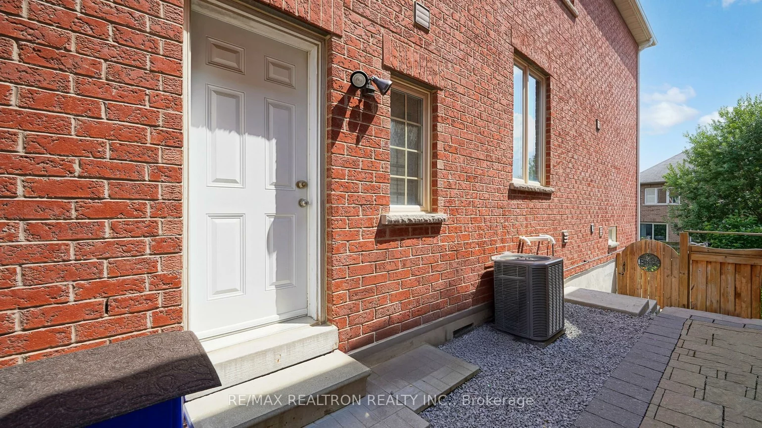 475, Kwapis, Woodland Hill, Newmarket