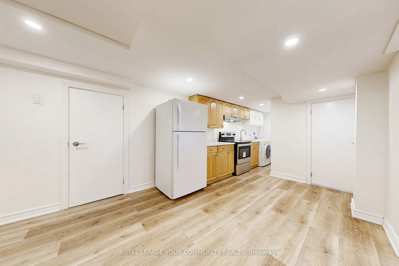 83, Lundy's, Huron Heights-Leslie Valley, Newmarket