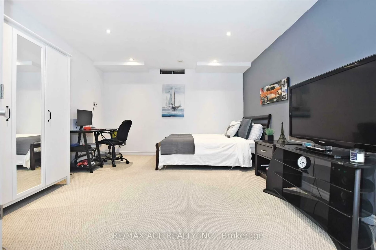 52, Cliff Gunn, Woodland Hill, Newmarket