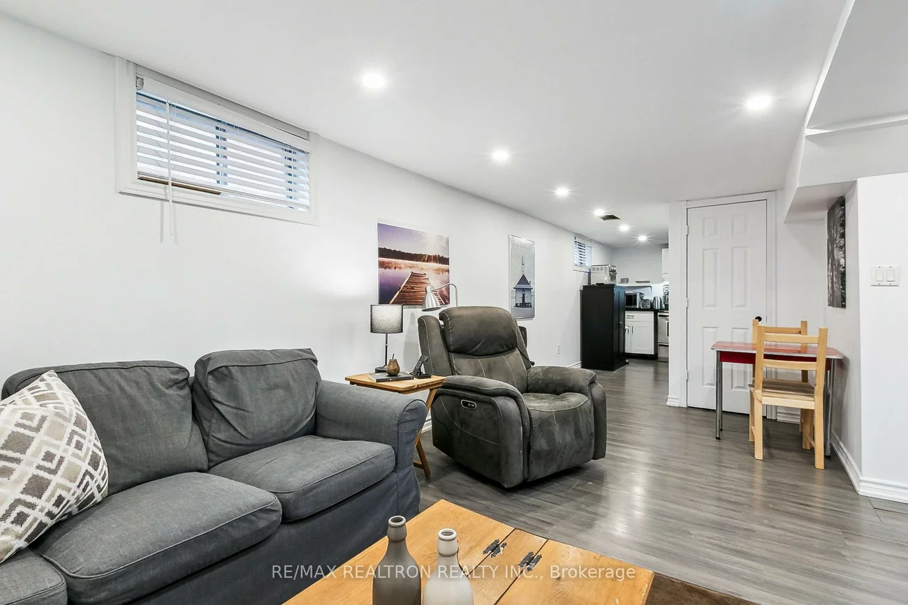 426, Eagle, Central Newmarket, Newmarket