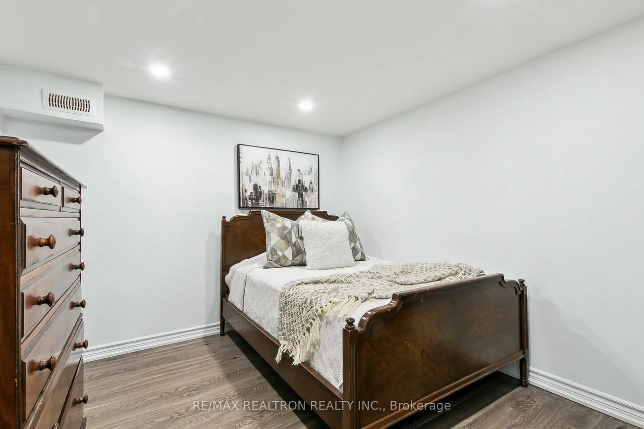 426, Eagle, Central Newmarket, Newmarket