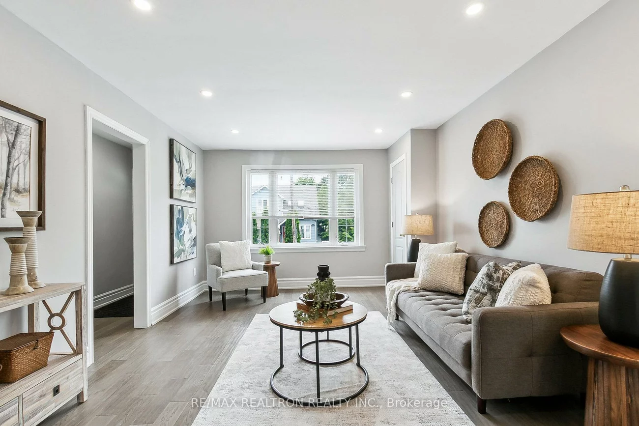 426, Eagle, Central Newmarket, Newmarket