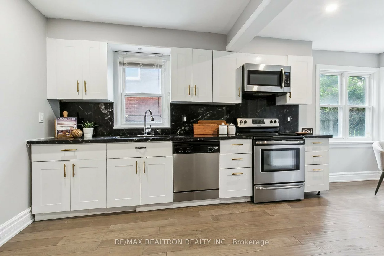 426, Eagle, Central Newmarket, Newmarket