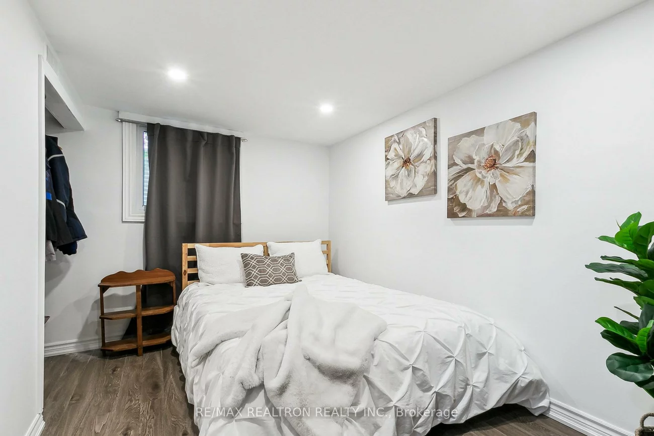 426, Eagle, Central Newmarket, Newmarket