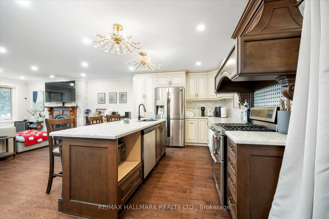 372, Dixon, Central Newmarket, Newmarket