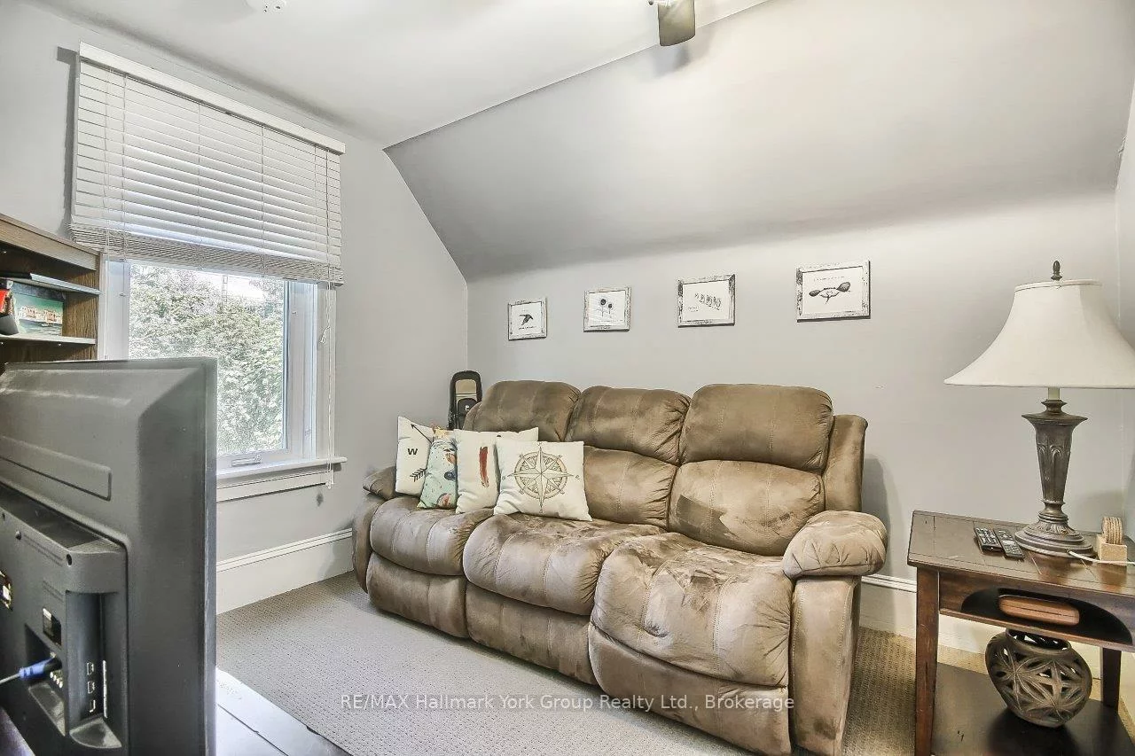 394, Eagle, Central Newmarket, Newmarket