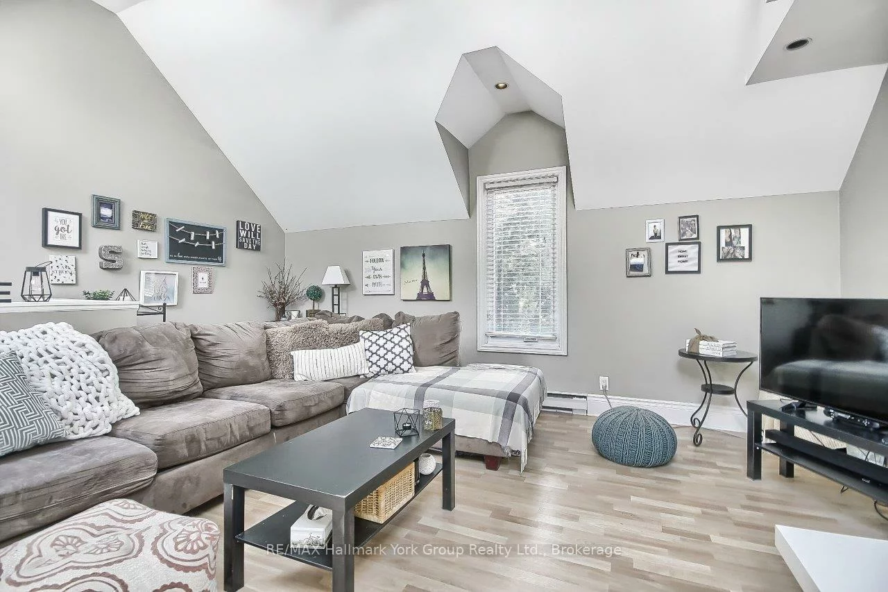 394, Eagle, Central Newmarket, Newmarket
