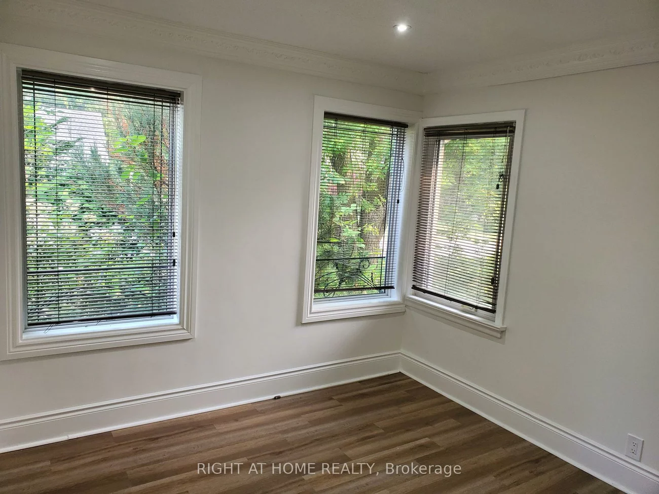 56, Don Mor, Central Newmarket, Newmarket