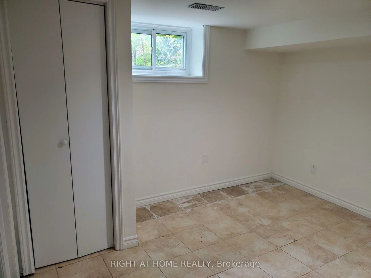 56, Don Mor, Central Newmarket, Newmarket