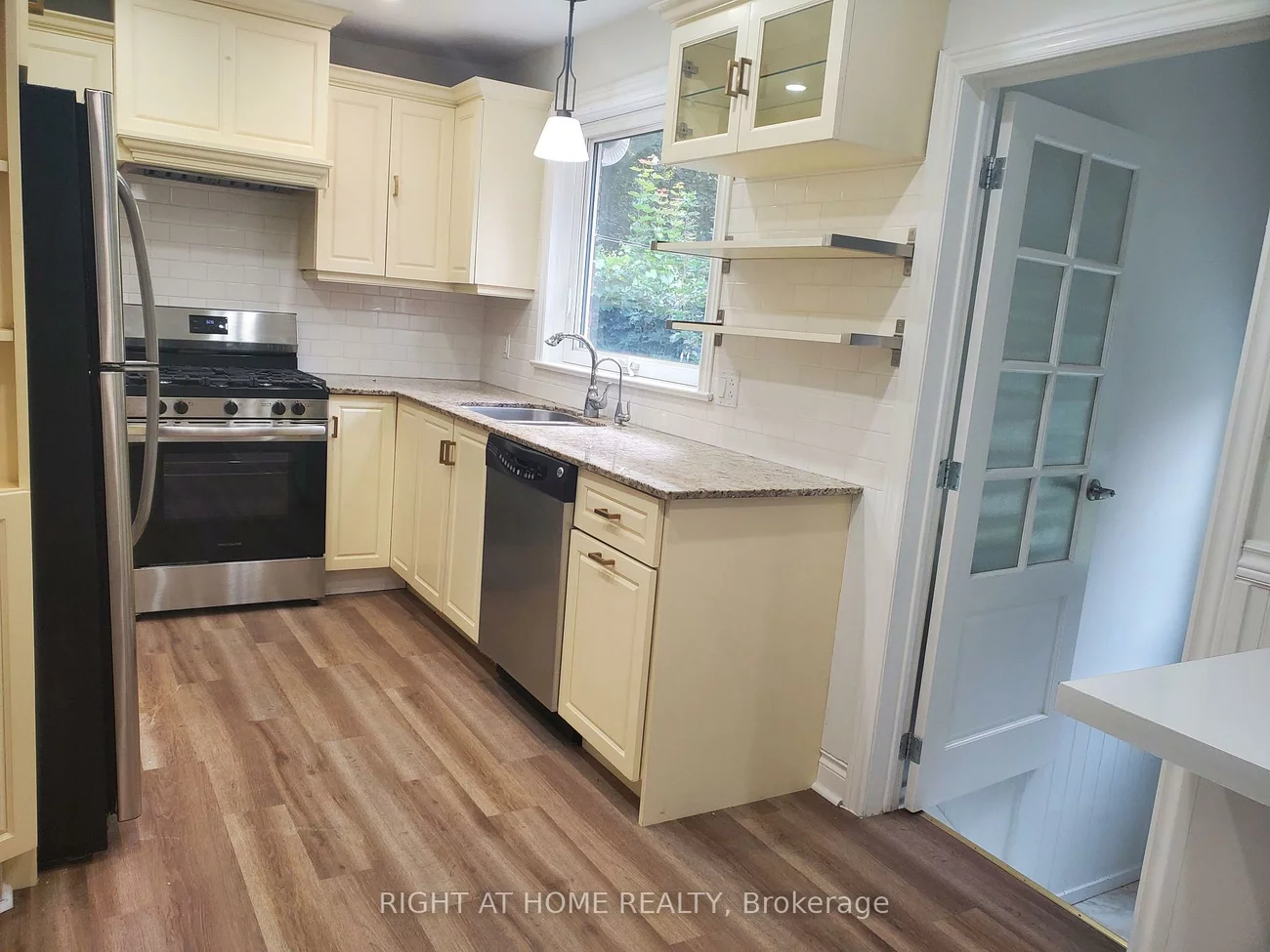 56, Don Mor, Central Newmarket, Newmarket