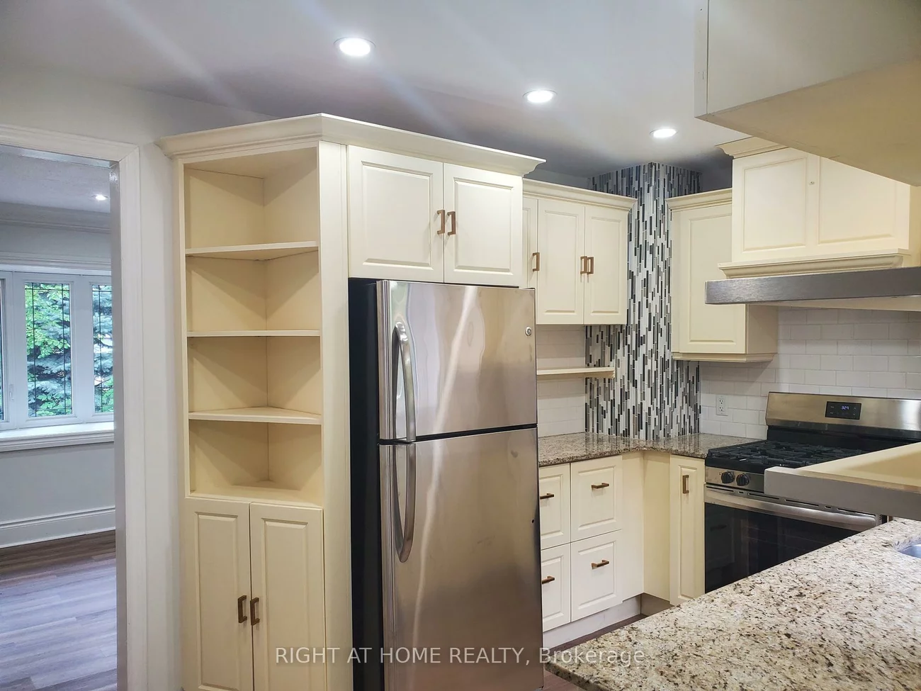 56, Don Mor, Central Newmarket, Newmarket