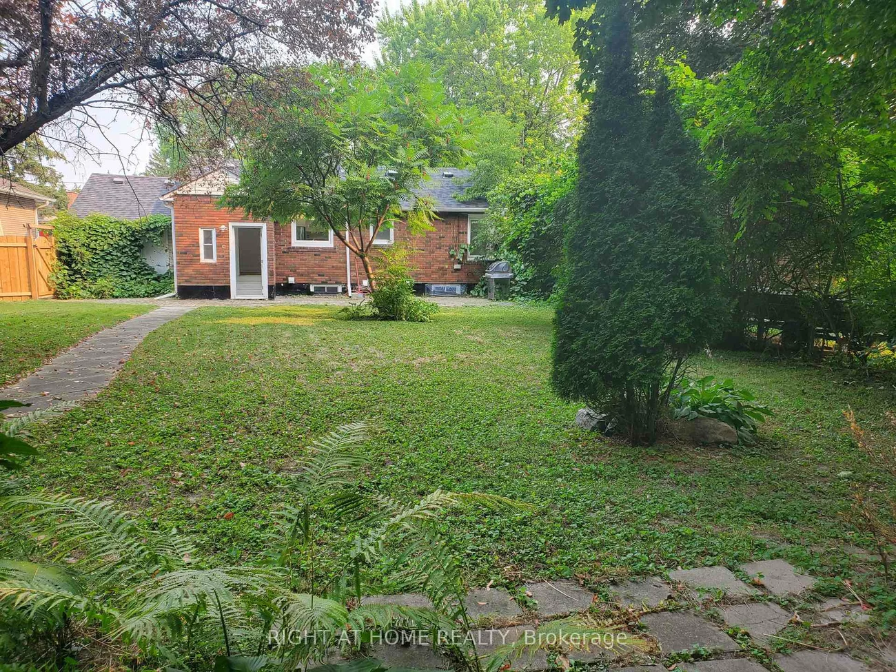 56, Don Mor, Central Newmarket, Newmarket