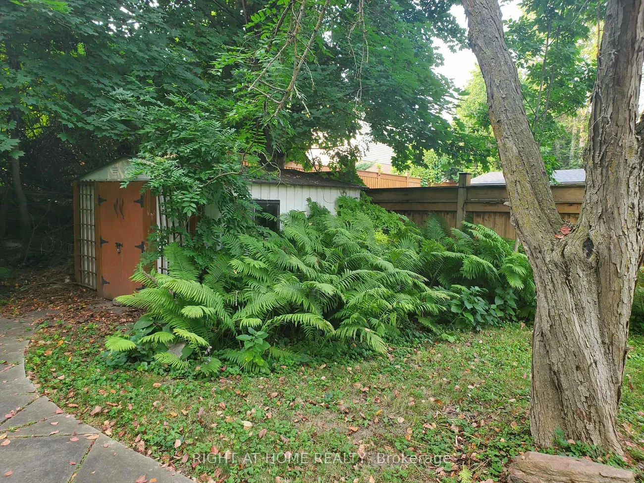 56, Don Mor, Central Newmarket, Newmarket