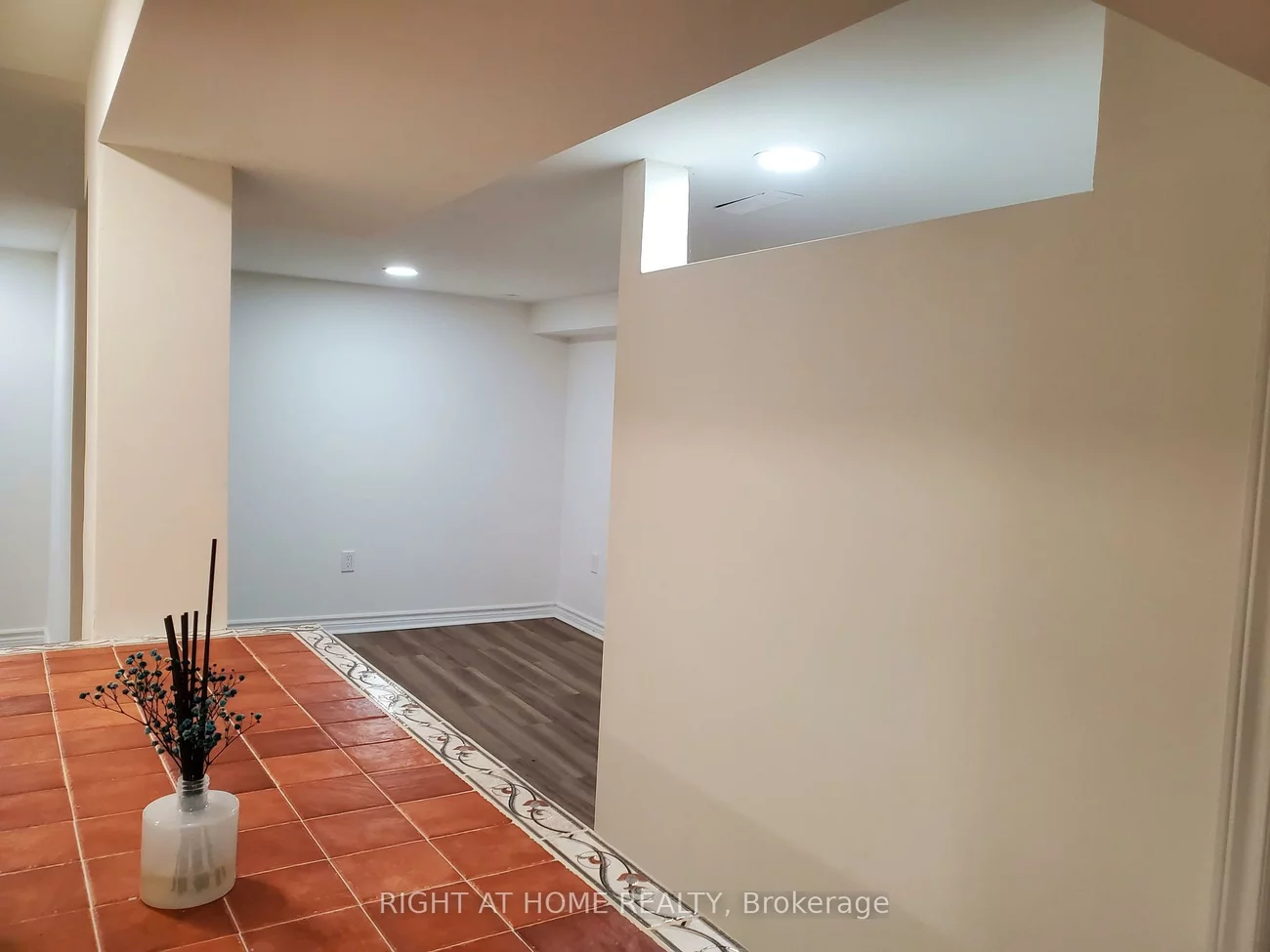 56, Don Mor, Central Newmarket, Newmarket