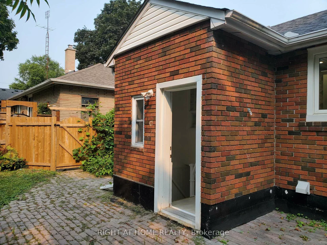 56, Don Mor, Central Newmarket, Newmarket