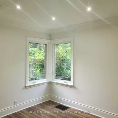 56, Don Mor, Central Newmarket, Newmarket