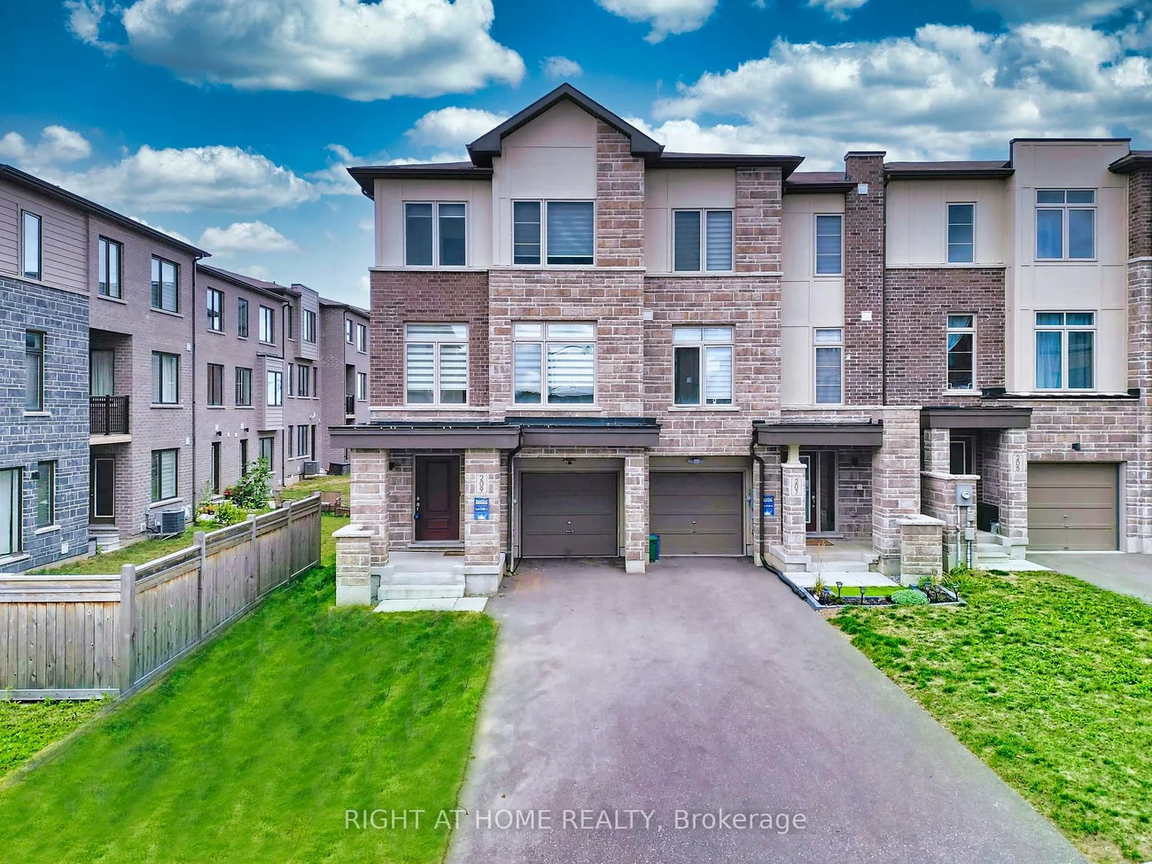 209, Vantage, Woodland Hill, Newmarket