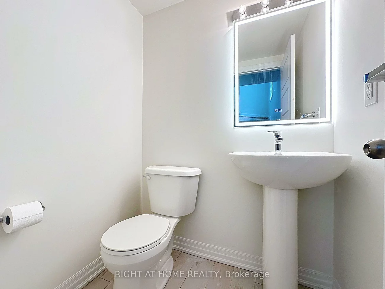 209, Vantage, Woodland Hill, Newmarket