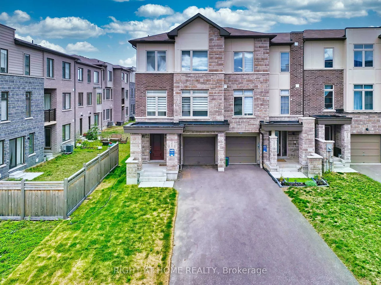 209, Vantage, Woodland Hill, Newmarket
