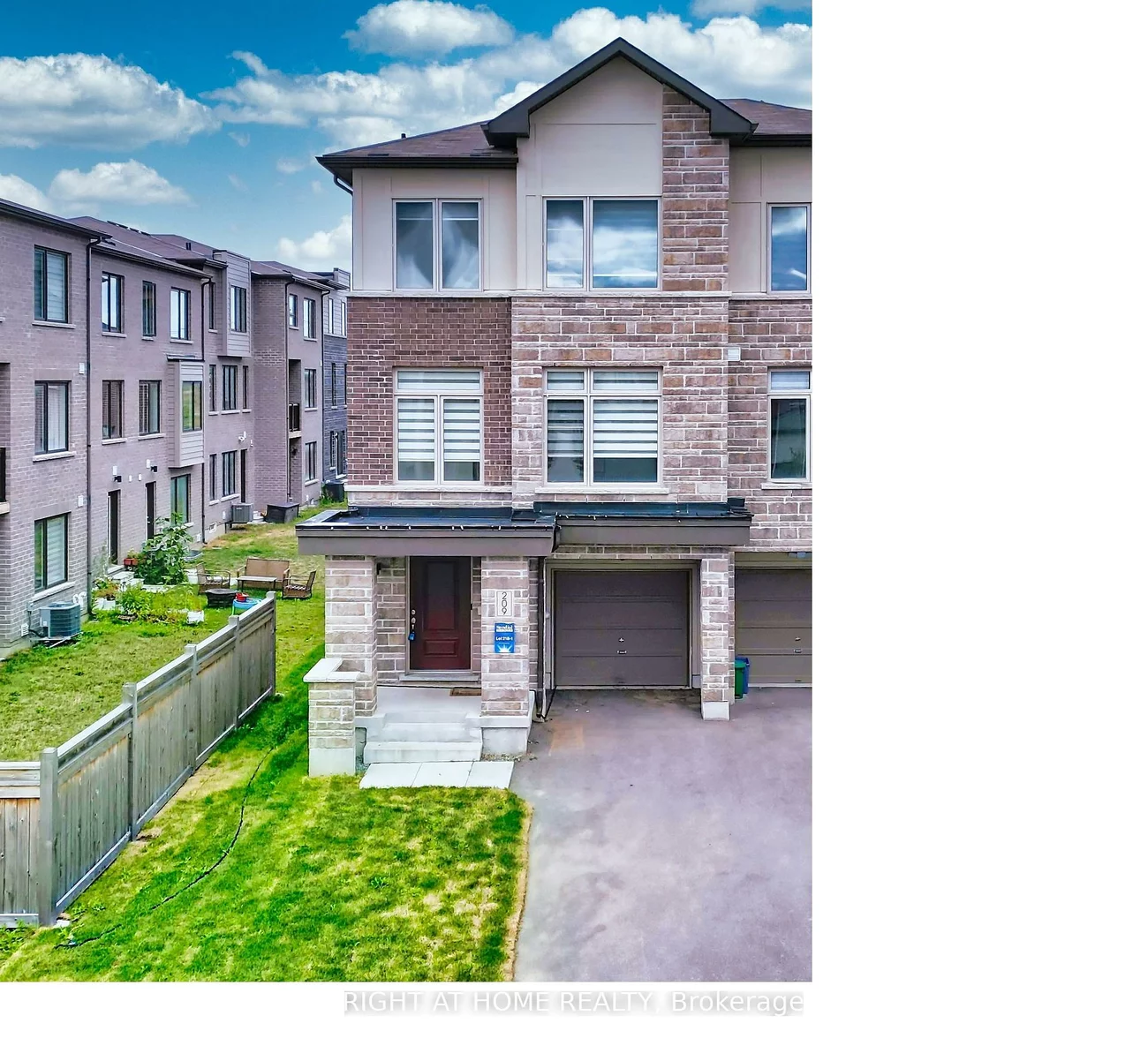 209, Vantage, Woodland Hill, Newmarket