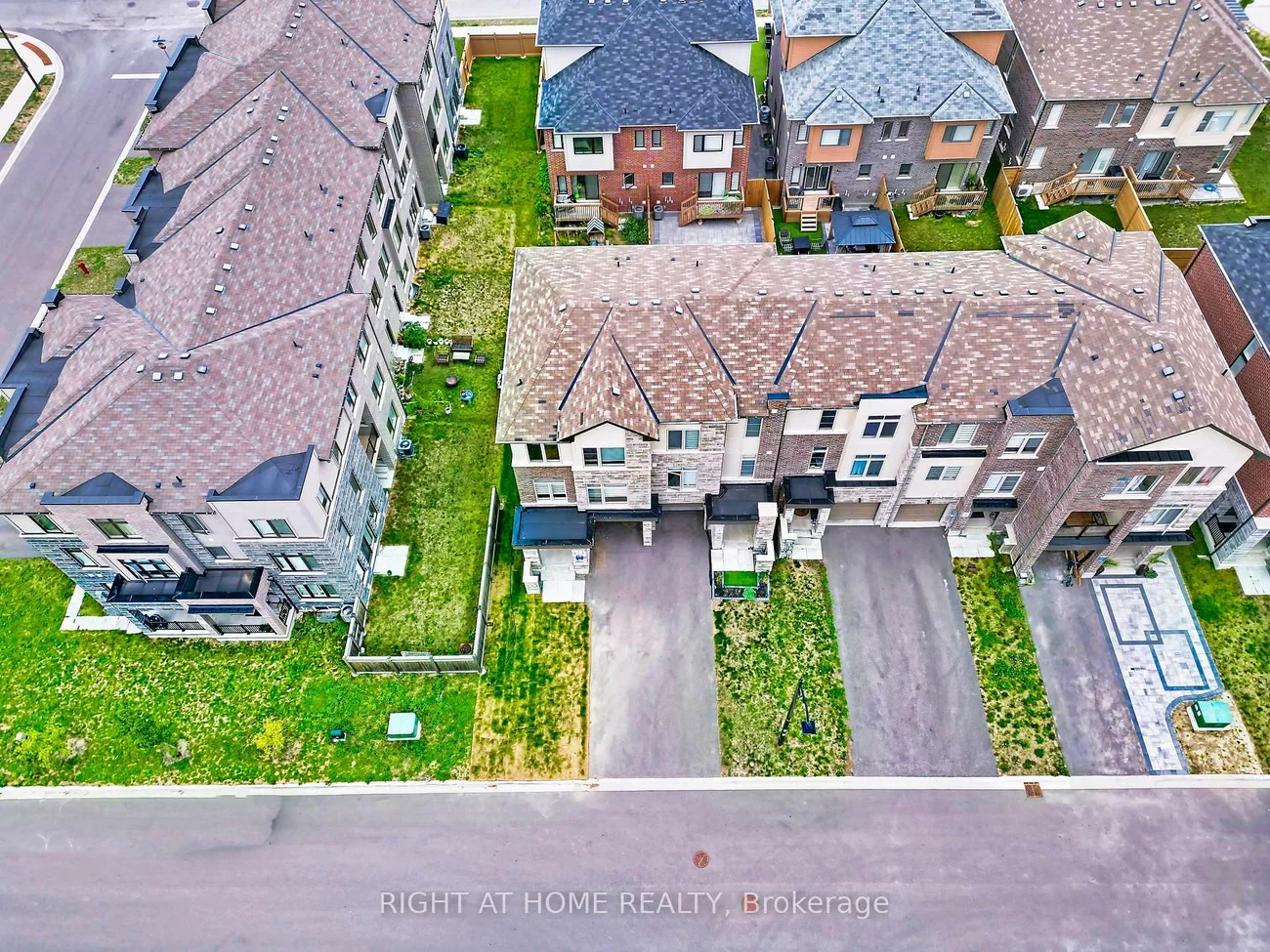 209, Vantage, Woodland Hill, Newmarket