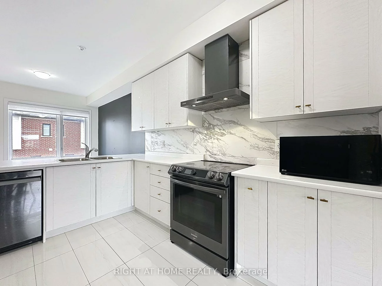 209, Vantage, Woodland Hill, Newmarket