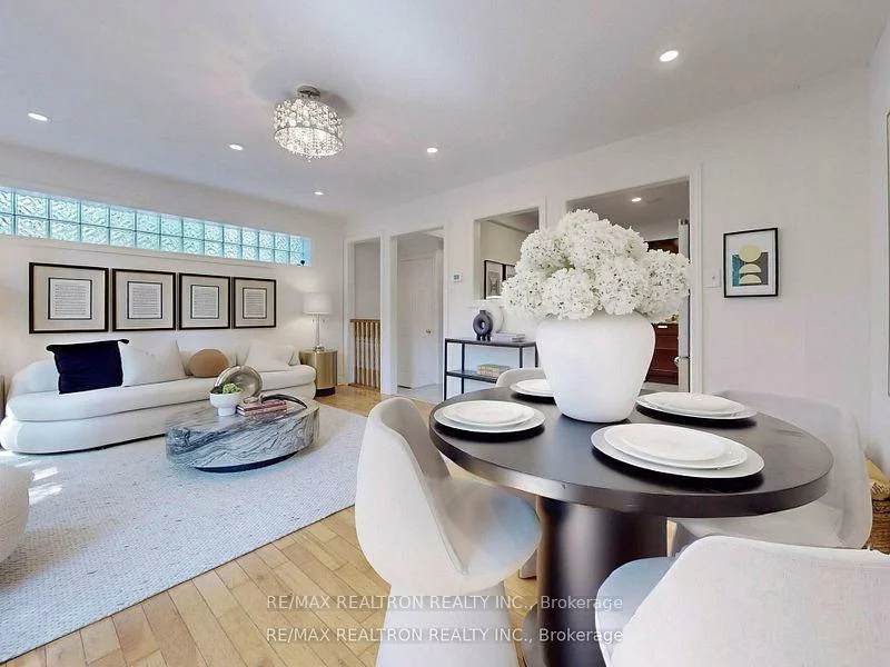 2, Foxtail, Armitage, Newmarket