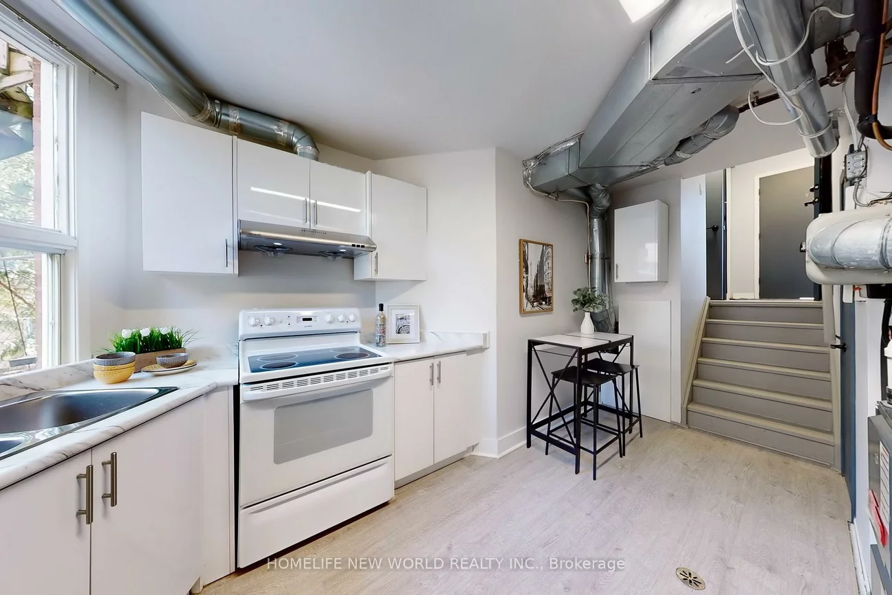 285, Lorne, Central Newmarket, Newmarket