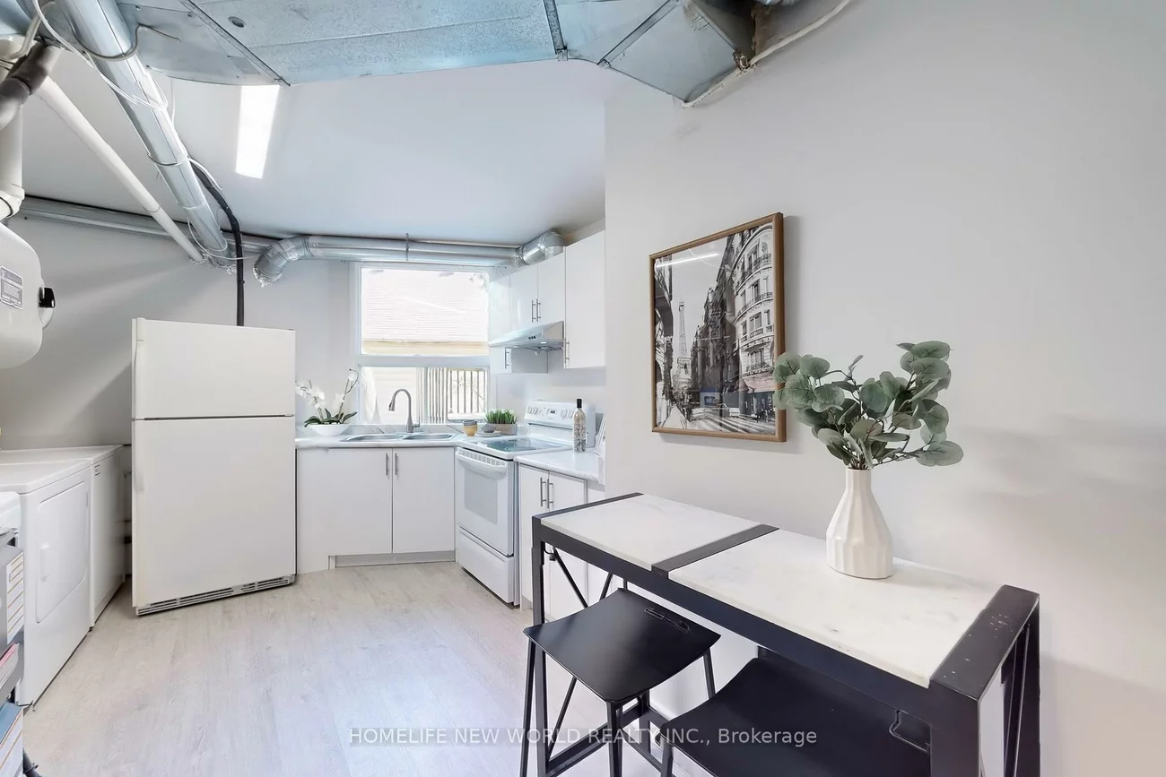 285, Lorne, Central Newmarket, Newmarket