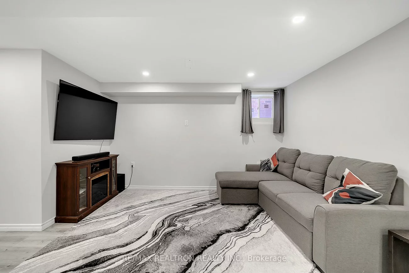 669, Sweetwater, Glenway Estates, Newmarket