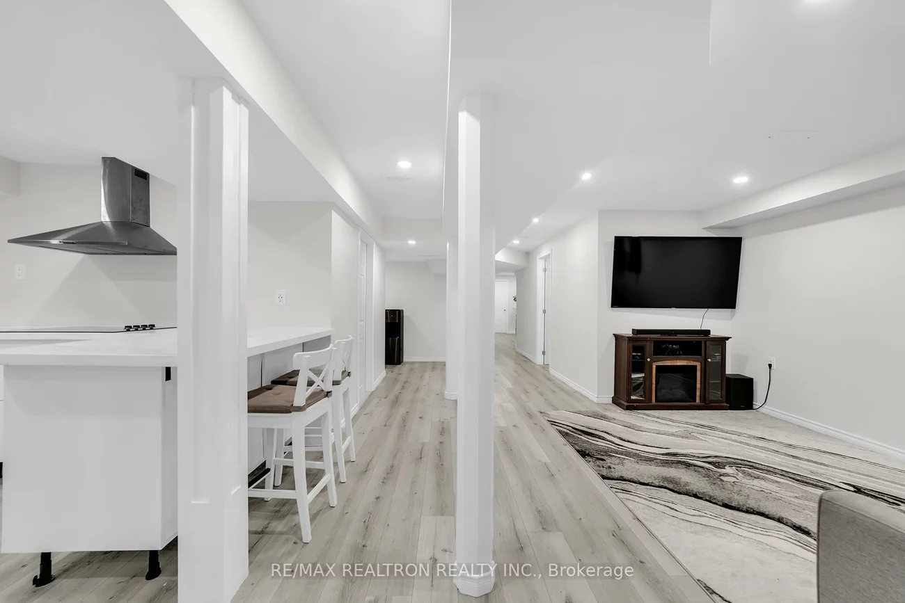 669, Sweetwater, Glenway Estates, Newmarket