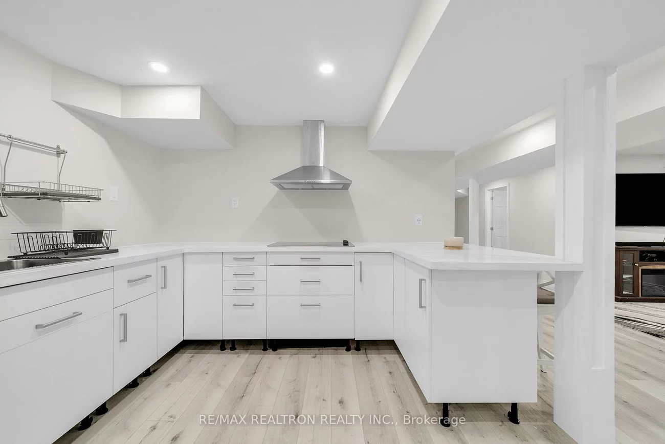 669, Sweetwater, Glenway Estates, Newmarket