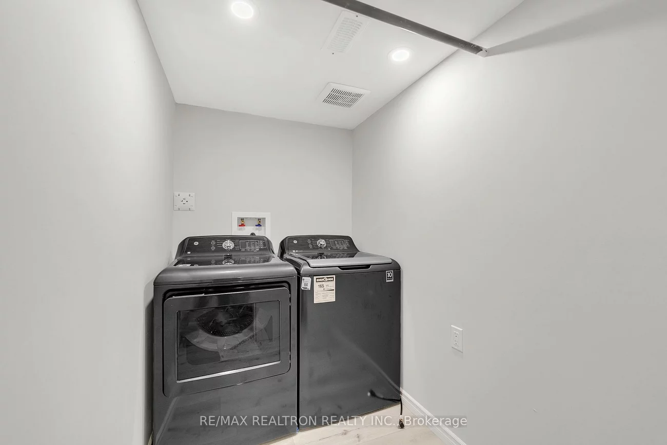 669, Sweetwater, Glenway Estates, Newmarket