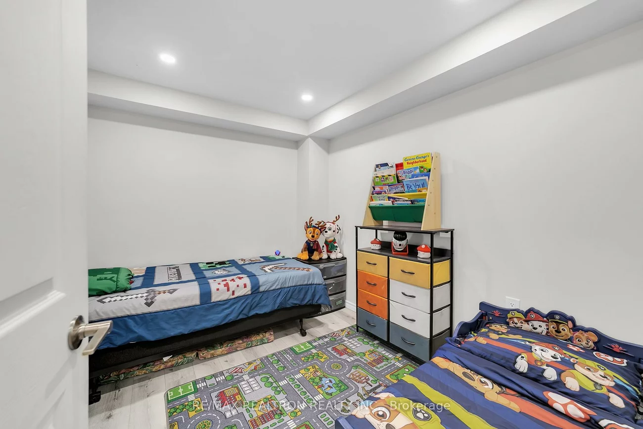 669, Sweetwater, Glenway Estates, Newmarket