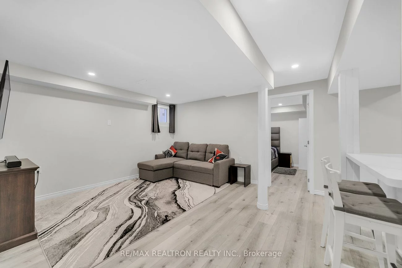 669, Sweetwater, Glenway Estates, Newmarket
