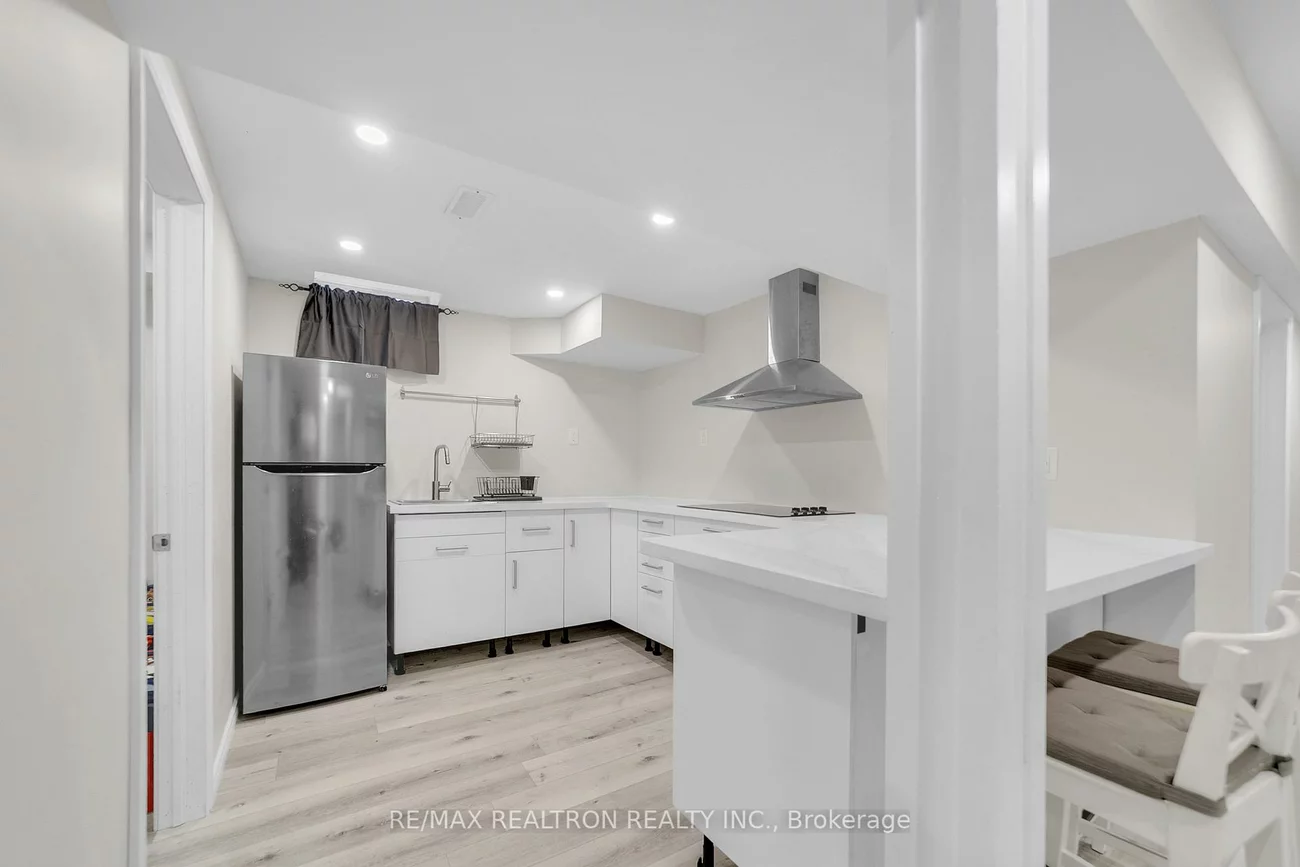 669, Sweetwater, Glenway Estates, Newmarket
