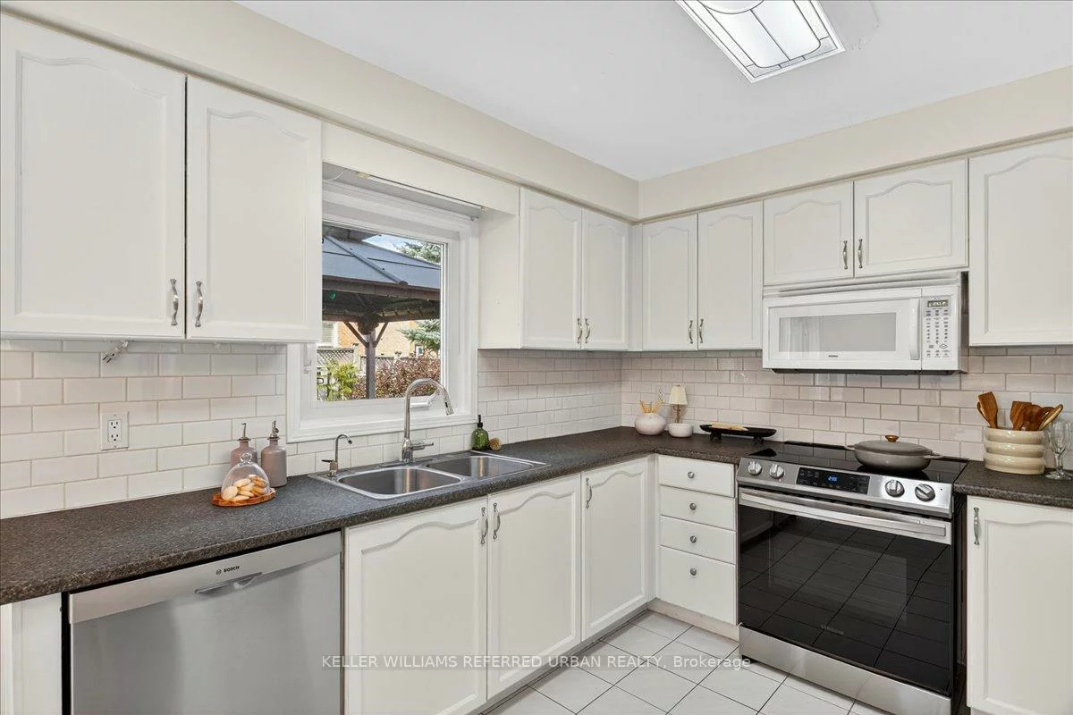 32, Nelson, Armitage, Newmarket