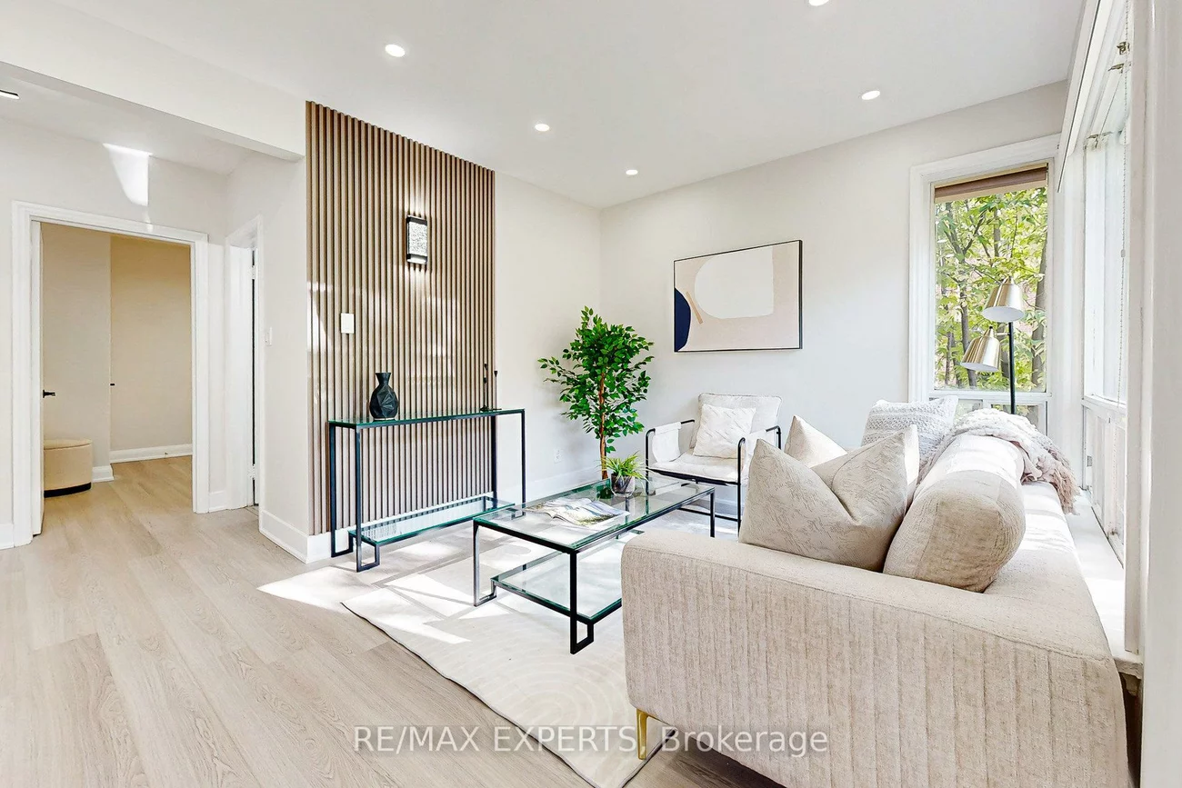 261, Helmer, Central Newmarket, Newmarket