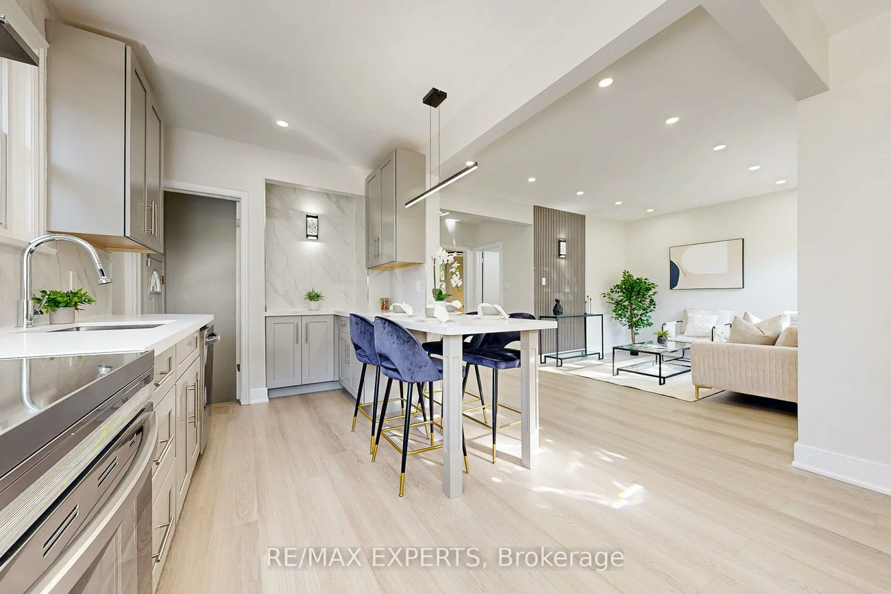 261, Helmer, Central Newmarket, Newmarket