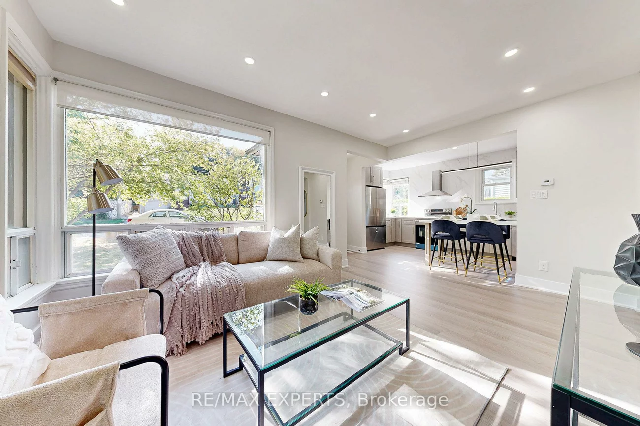 261, Helmer, Central Newmarket, Newmarket
