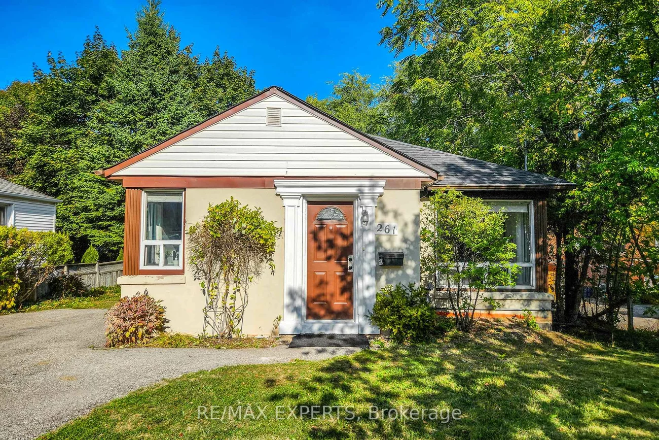 261, Helmer, Central Newmarket, Newmarket