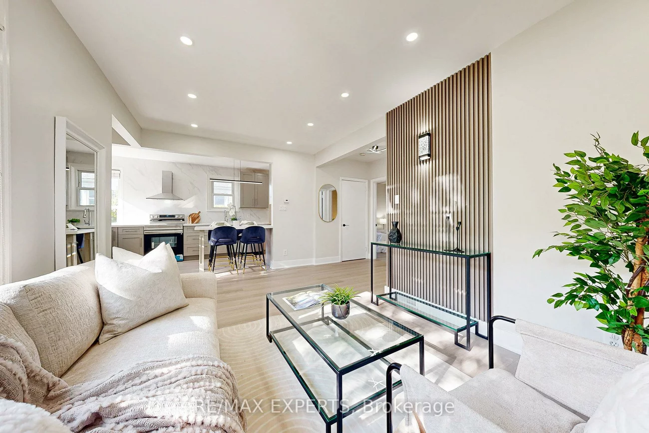 261, Helmer, Central Newmarket, Newmarket