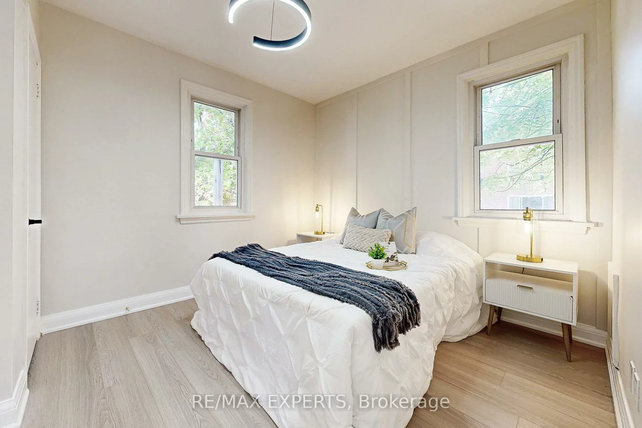 261, Helmer, Central Newmarket, Newmarket