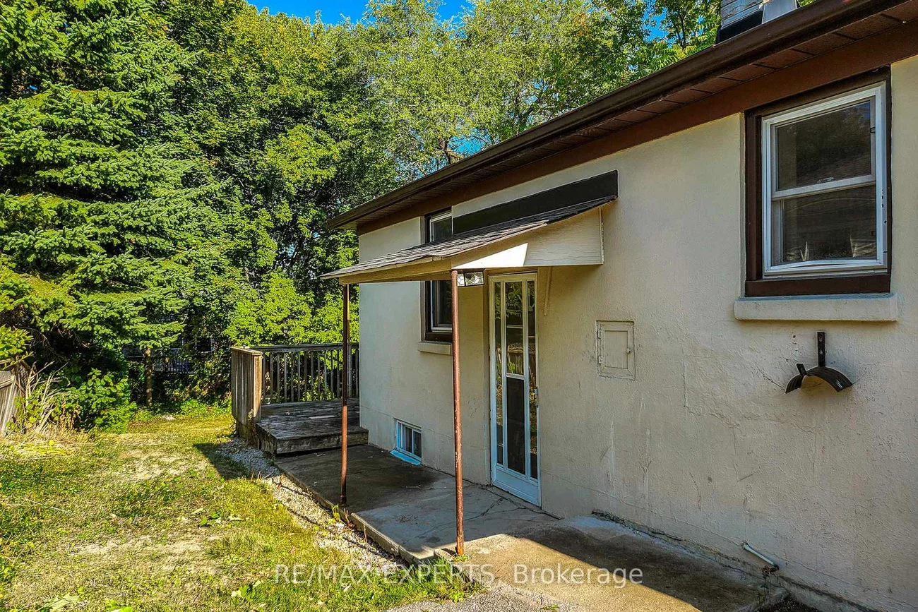 261, Helmer, Central Newmarket, Newmarket