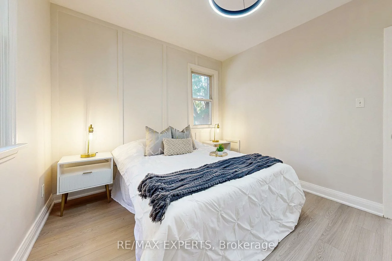261, Helmer, Central Newmarket, Newmarket