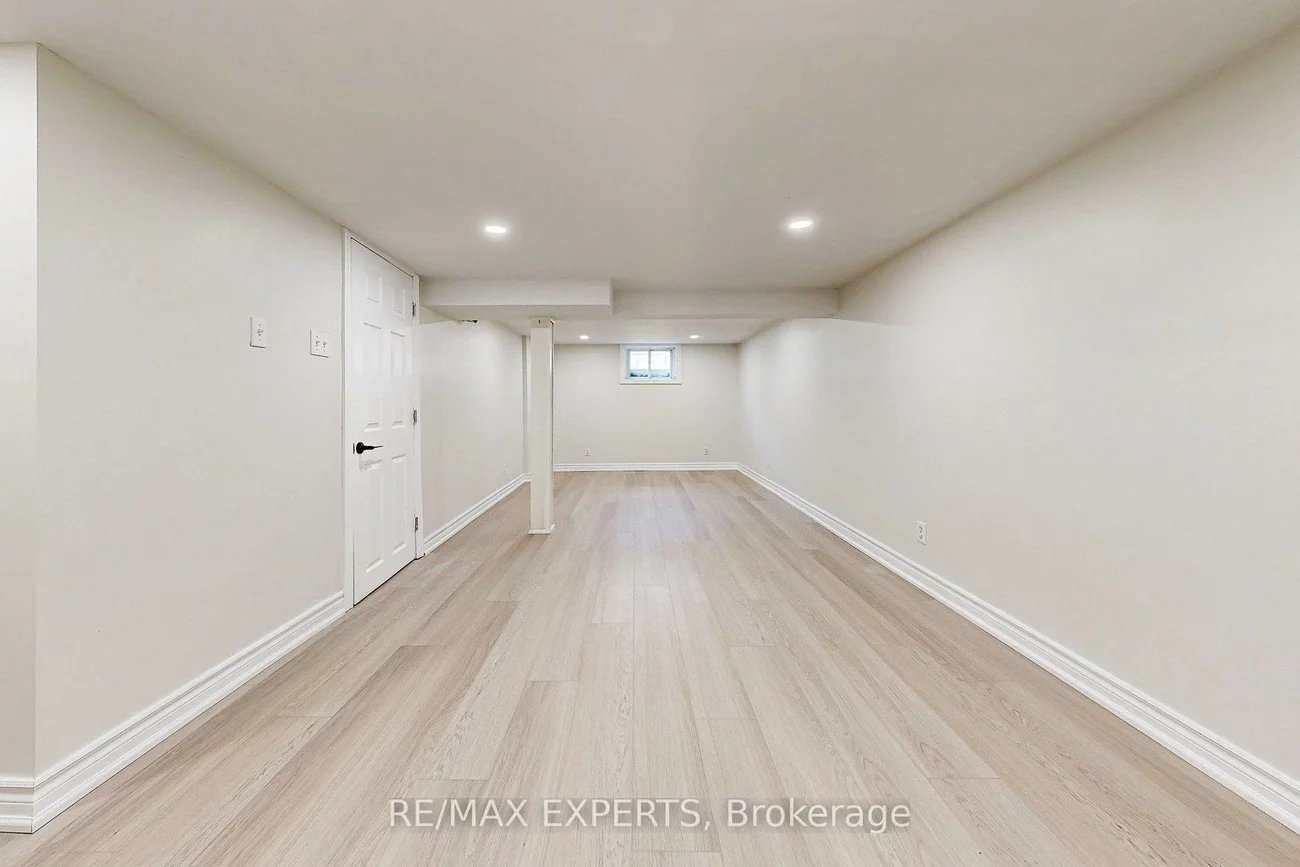 261, Helmer, Central Newmarket, Newmarket