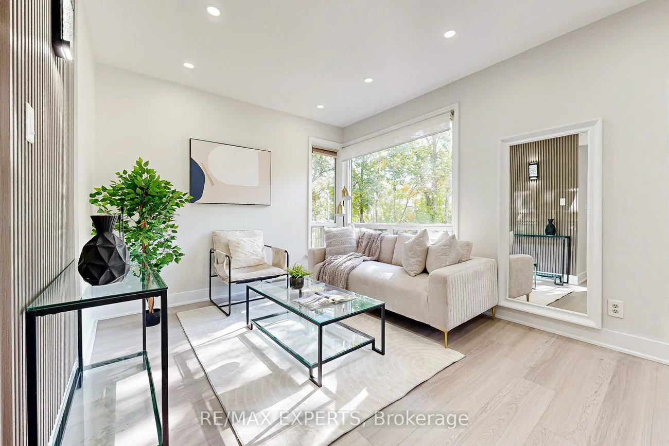 261, Helmer, Central Newmarket, Newmarket